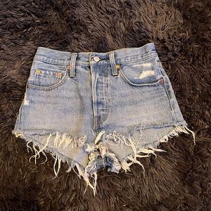 Levis frayed denim jean shorts